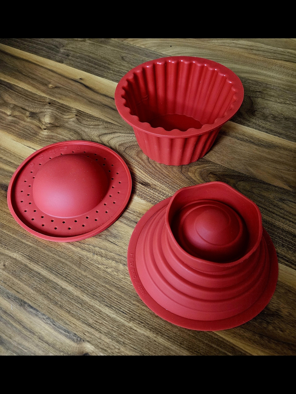 Big Top Cupcake Silicone Bakeware Set – Giant Cupcake Mold – As Seen on TV. - Picture 3 of 6